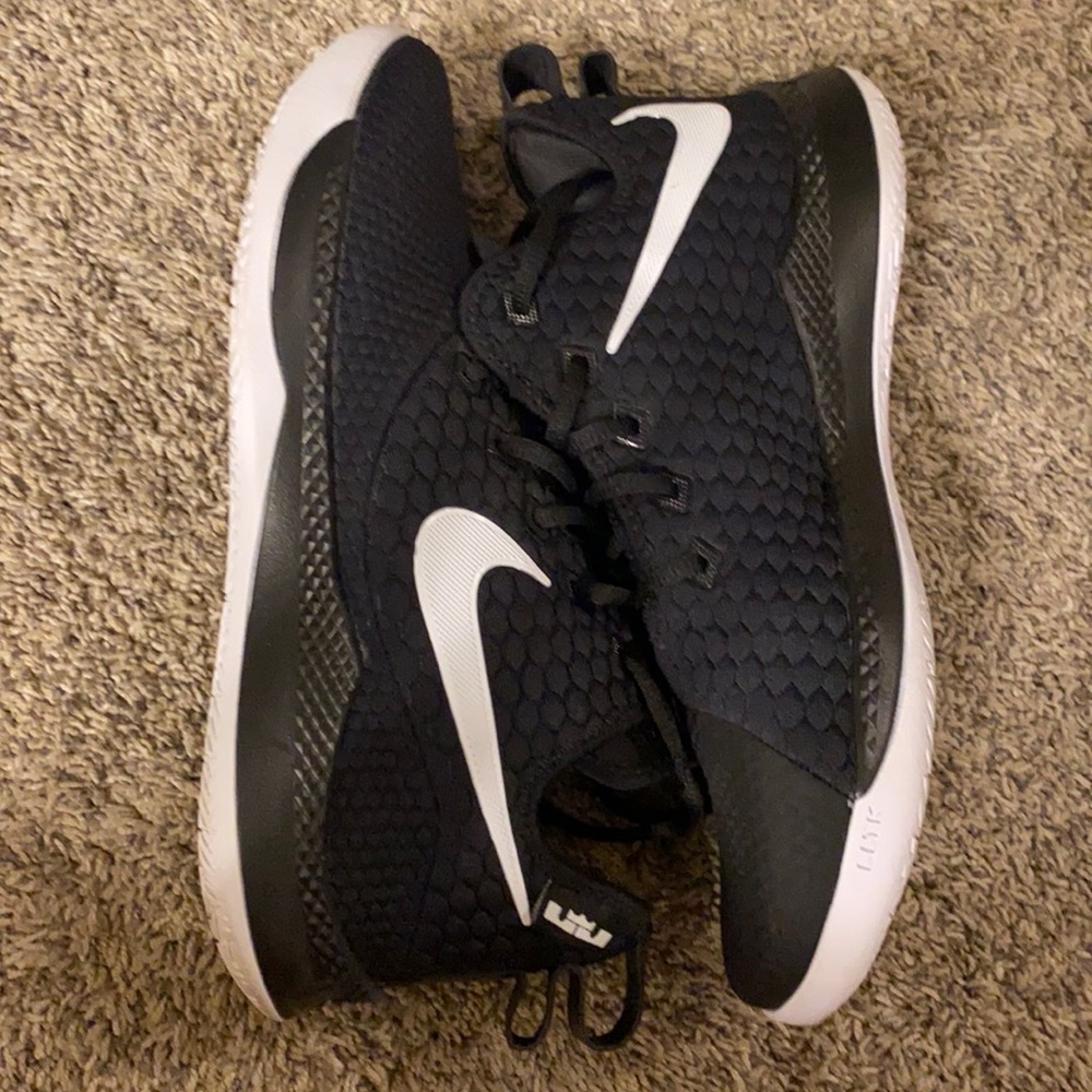 Nike Lebron Witness Black